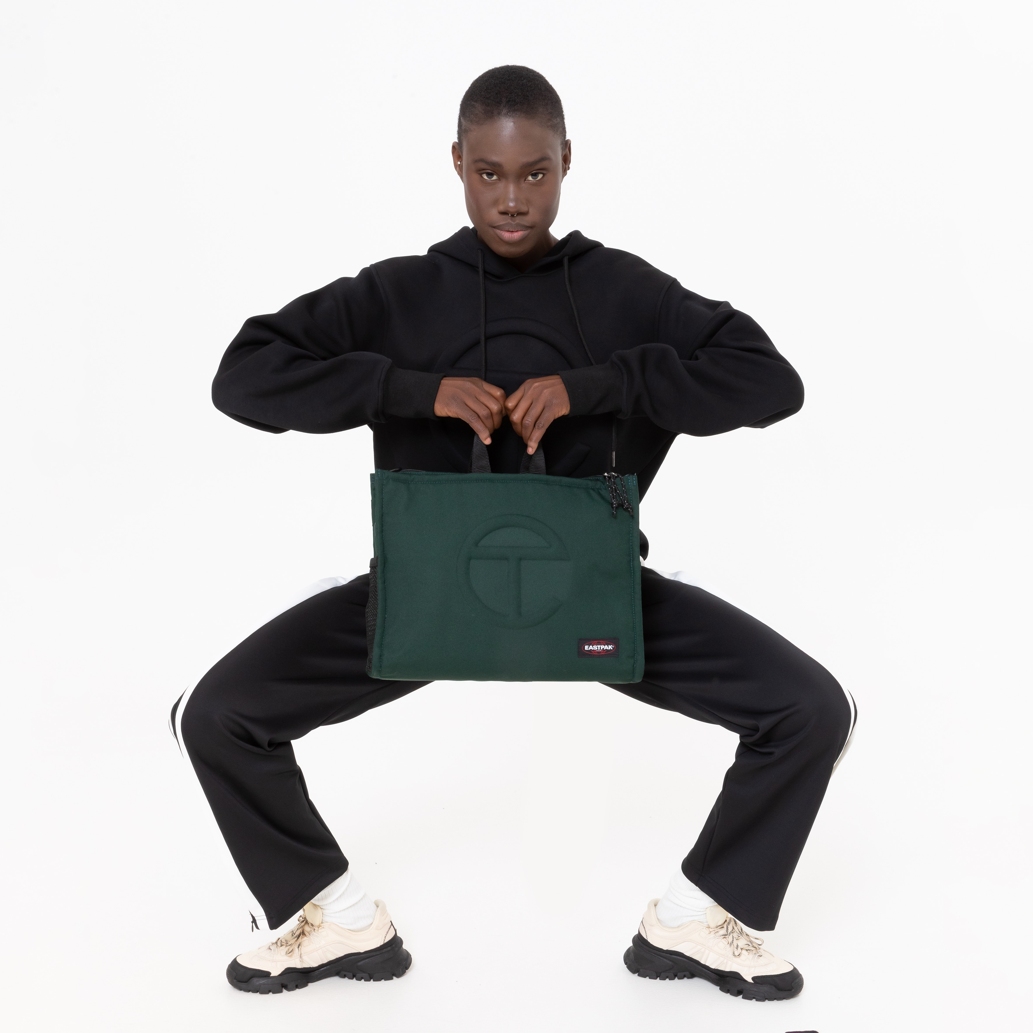 Telfar et Eastpak s associent nouveau pour cr er une nouvelle